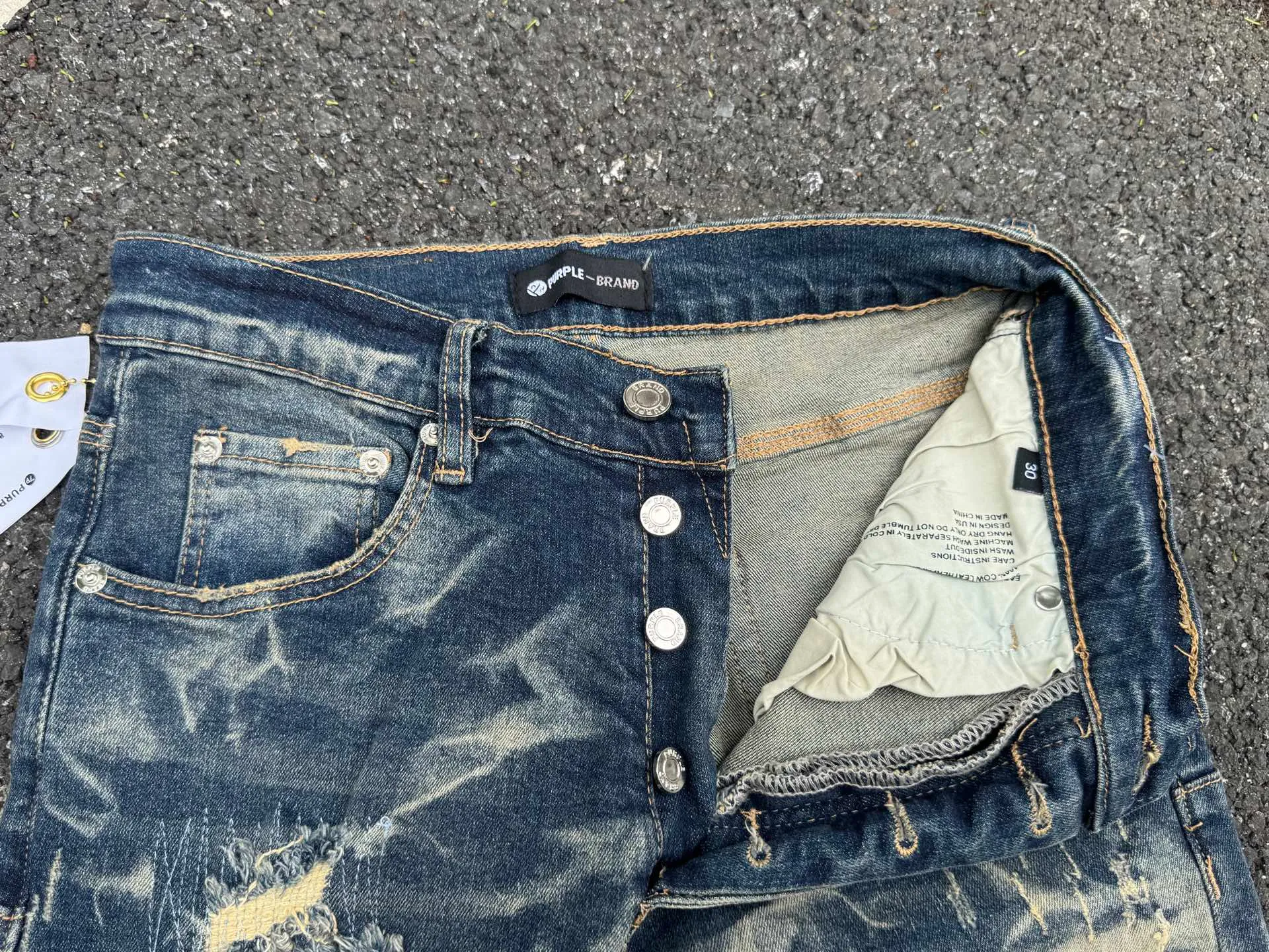 PU 1 (the back pocket label will not be returned or exchanged once it is removed) Top foreign trade order Purple Brand ripped stretch skinny jeans for men and women Same Style Accessories: complete accessories, all in original packaging, two hang tags and two labels on the back pocket to distinguish the low-end version on the outside, hardware and buckles are aligned, Authentic original with logo, aluminum alloy buckle, authentic Authentic printing inside the jeans pocket, every detail distinguishes any version on the market Fabric: Authentic pattern-making and Authentic custom-made imported fabrics use unique washing and dyeing methods, and are individually hand-painted to make ripped and micro-elastic jeans. Sizes: 28 30 32 34 36